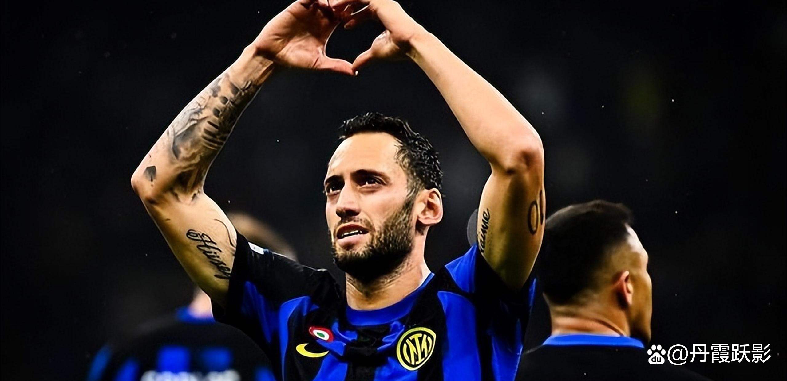 包含比利时足球转会市场火爆，球员身价飙升的词条