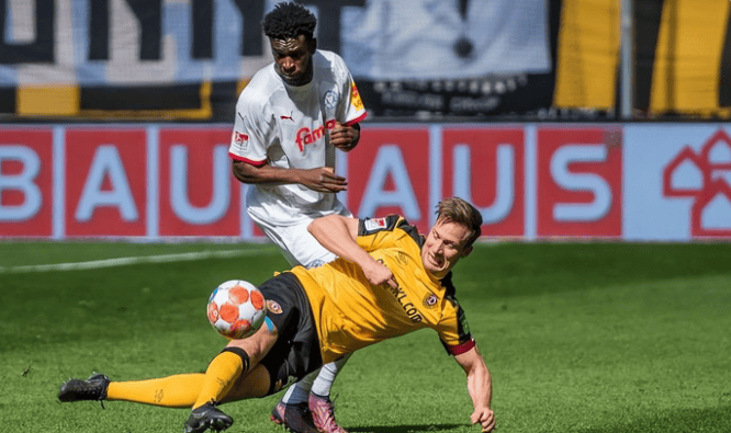 雷火电竞简介-包含沙尔克客场惨败，需寻找突破口的词条