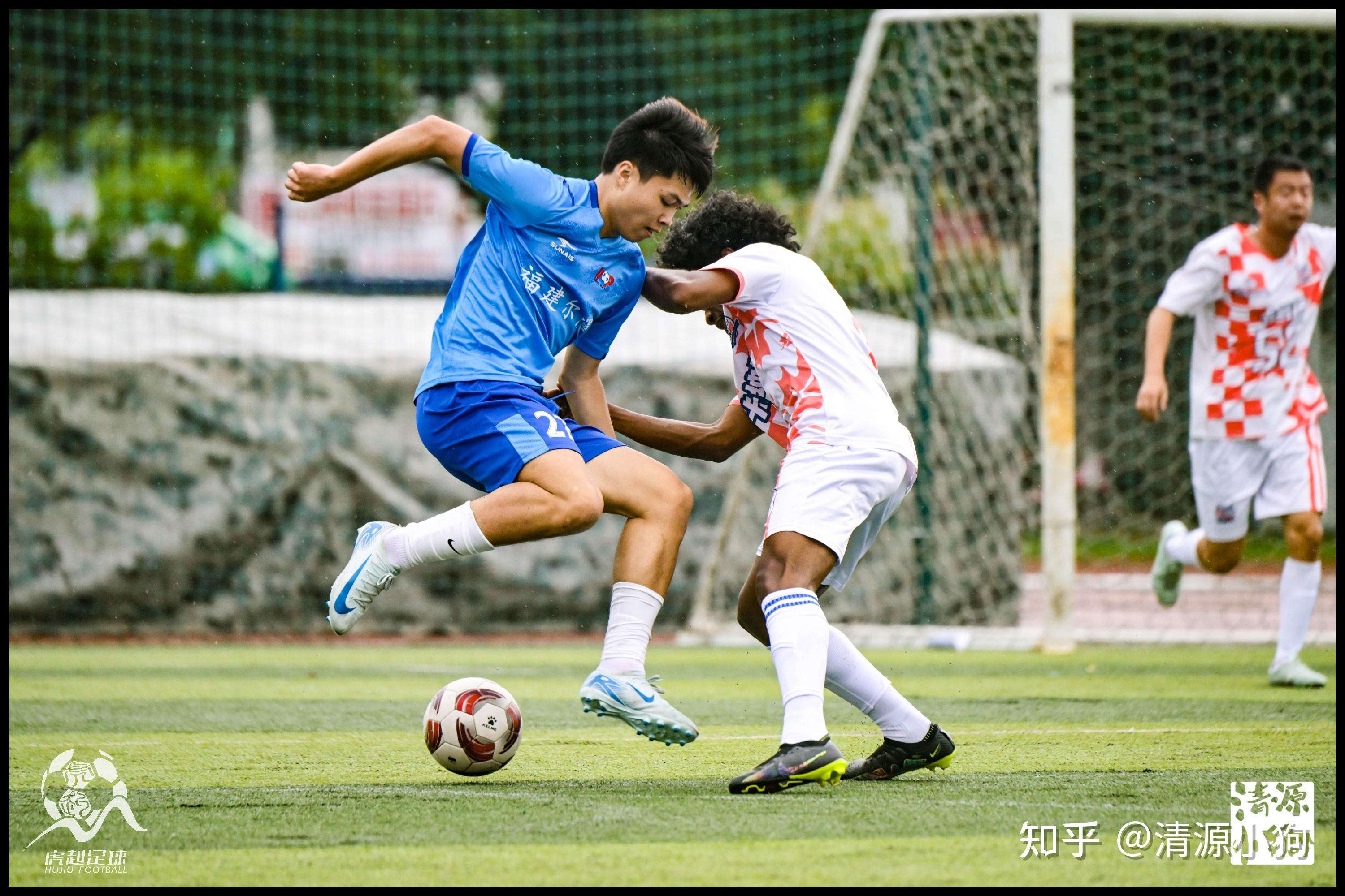 关于足球联赛实力对决再度上演，球队竞技水平有所提升的信息