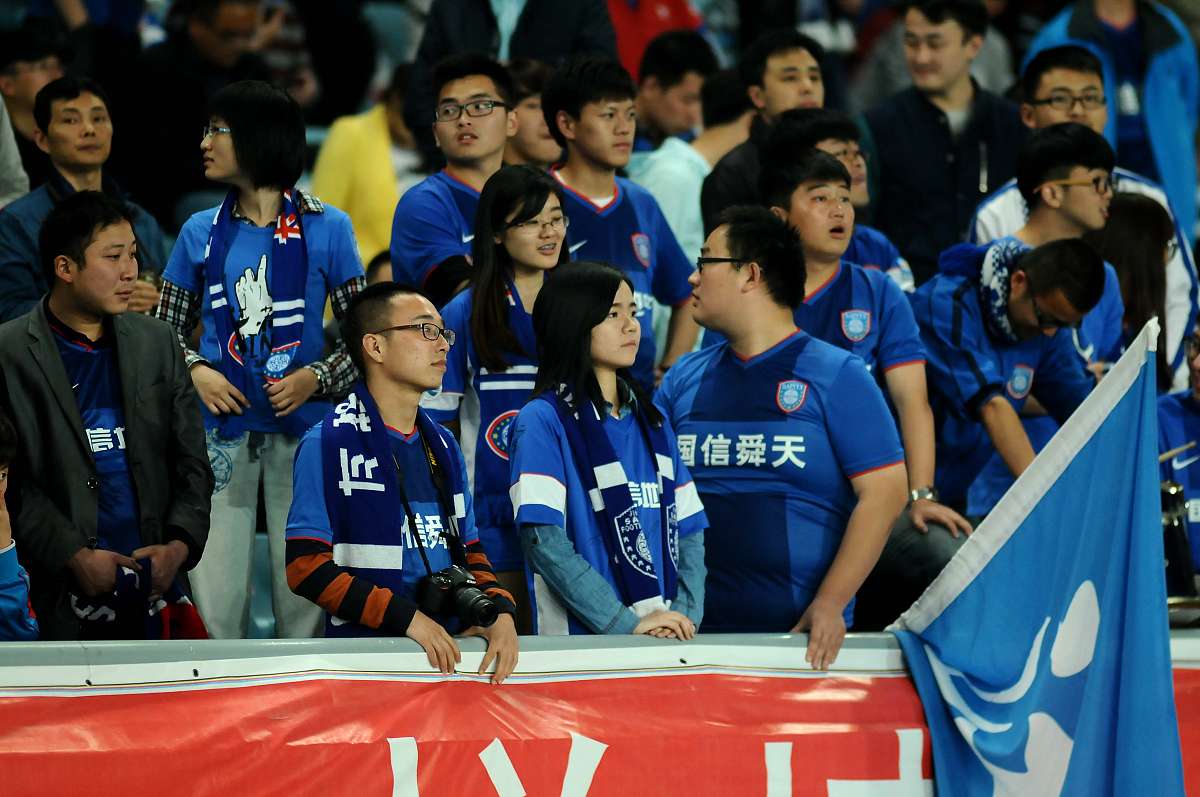 南京城开启足球盛宴，球场上演百般较量的简单介绍