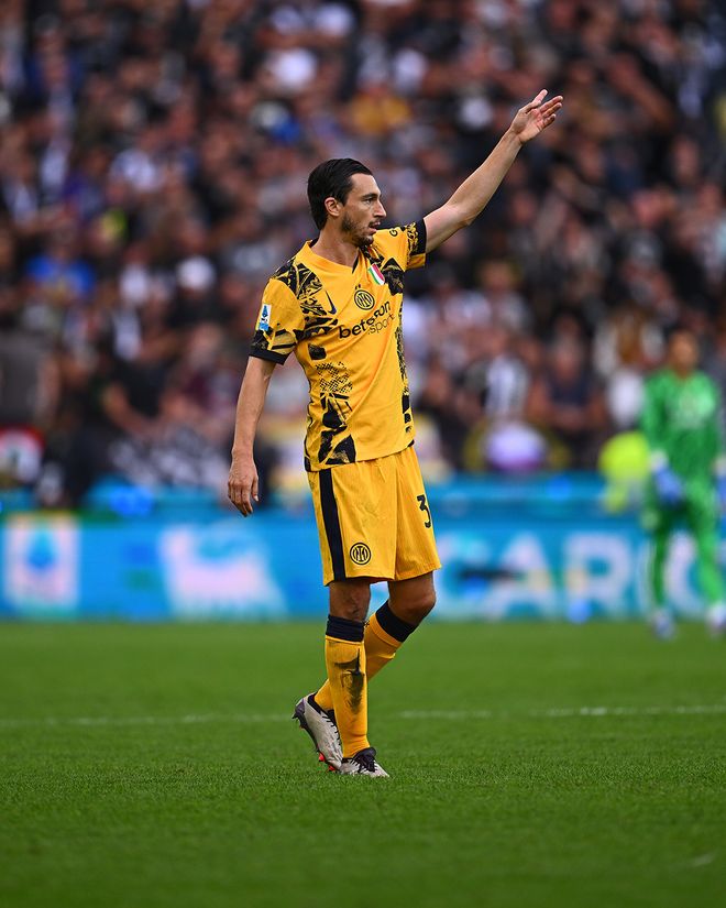 包含乌迪内斯队客场失利，球队排名微降的词条