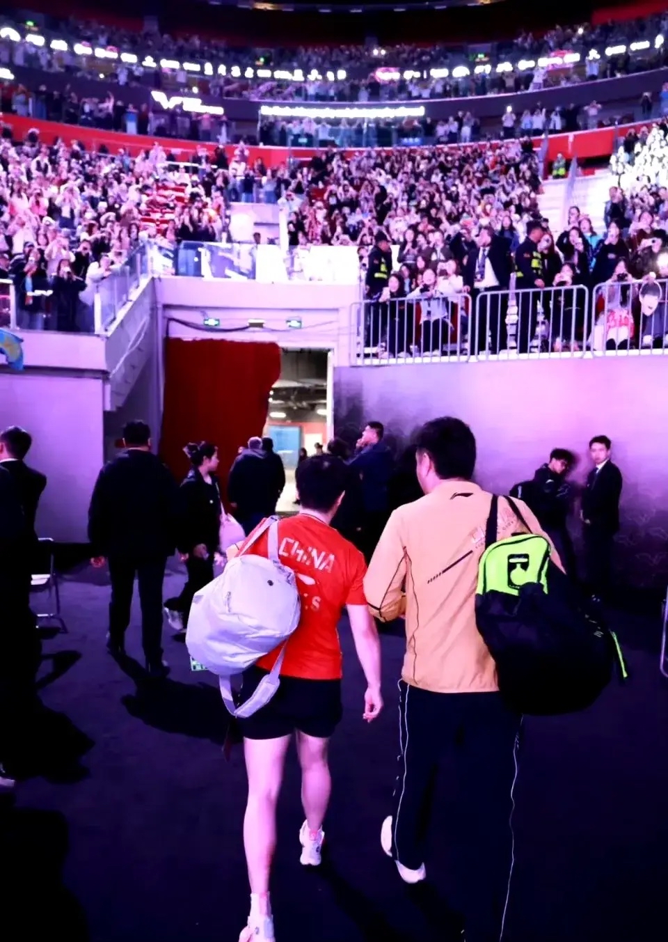 雷火电竞简介-关于S赛传奇谢幕，球迷泪洒赛场的信息