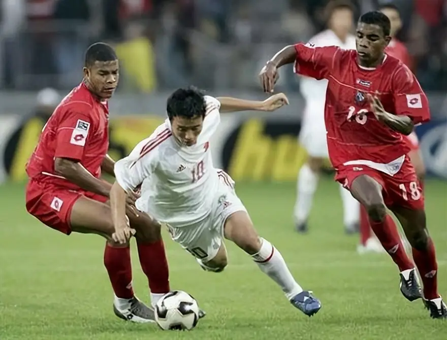 足球明星们将在场上展现出色技艺！