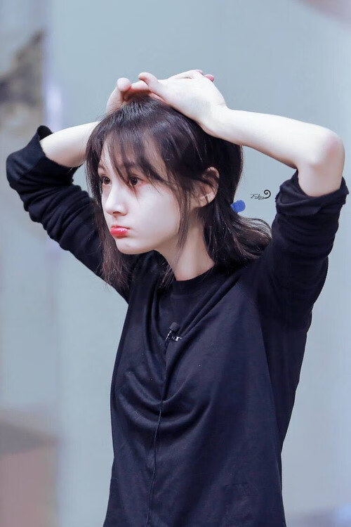 米切尔的孤星闪耀与勇士的团队铁幕,个人英雄主义淹没于防守洪流