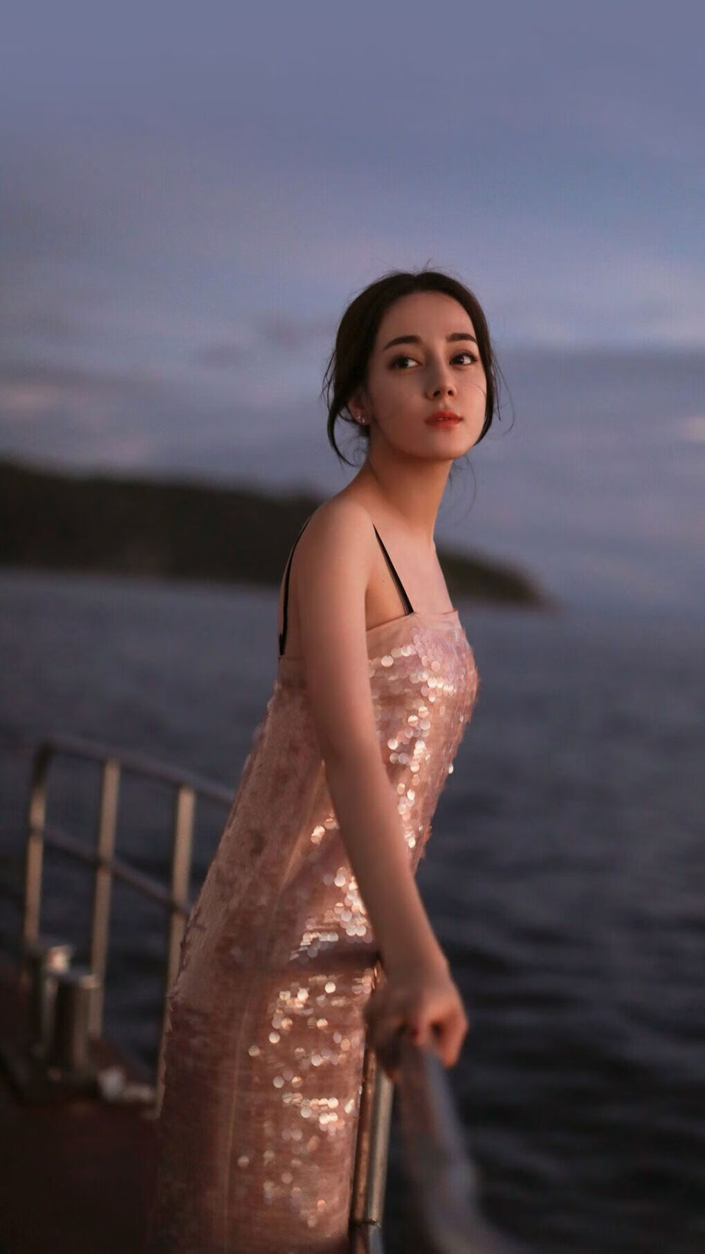 雷火电竞-孤星耀三晋，米切尔风暴眼中的雄鹿关键战突围