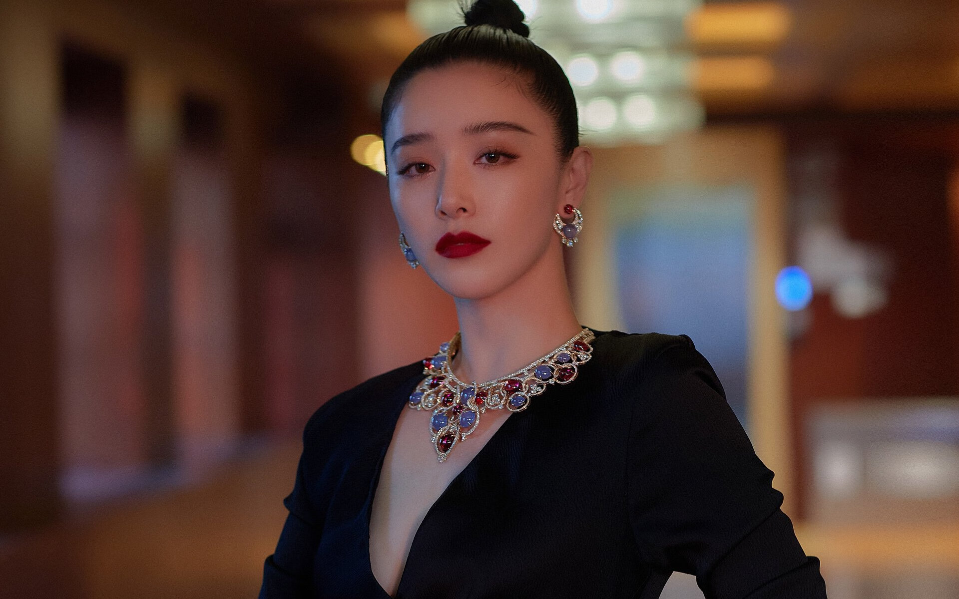 唯一性!小贾伦跨维度爆发,太阳单节24分洪流冲垮广东队